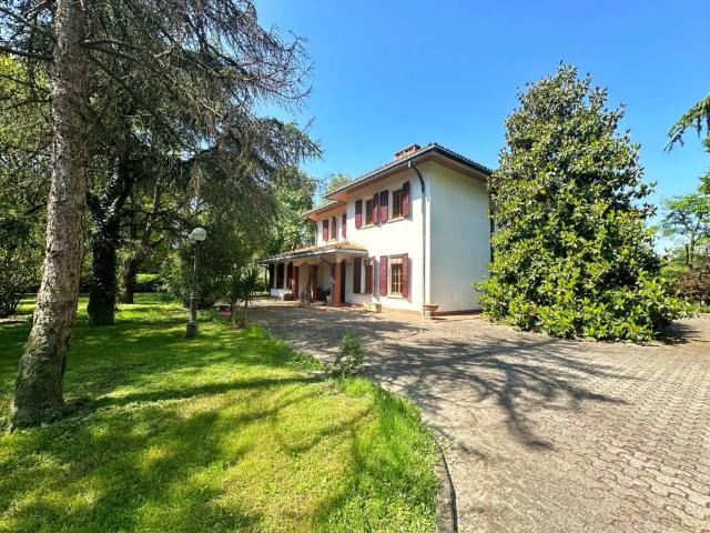 Villa Indipendente in vendita a Unione delle Terre d'Argine, Novi Di Modena