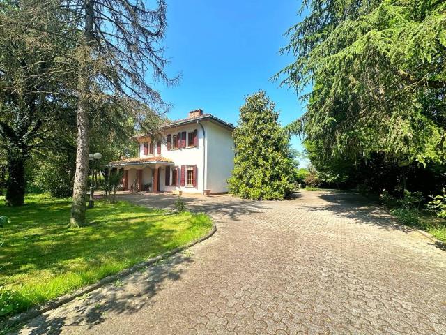 Villa Indipendente in vendita a Unione delle Terre d'Argine, Novi Di Modena