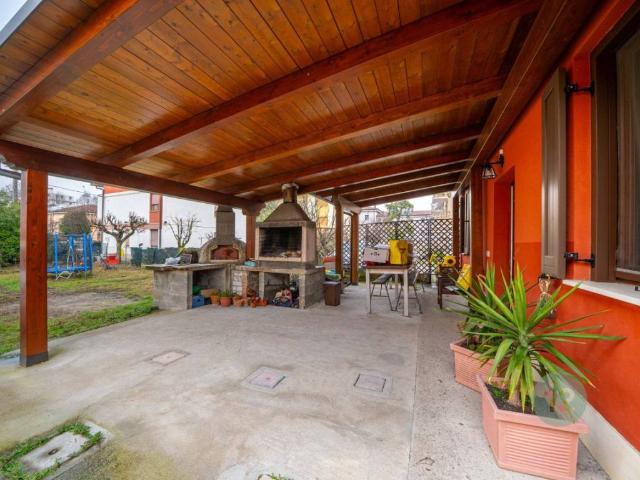 Villa Indipendente in vendita a Unione delle Terre d'Argine, Novi Di Modena