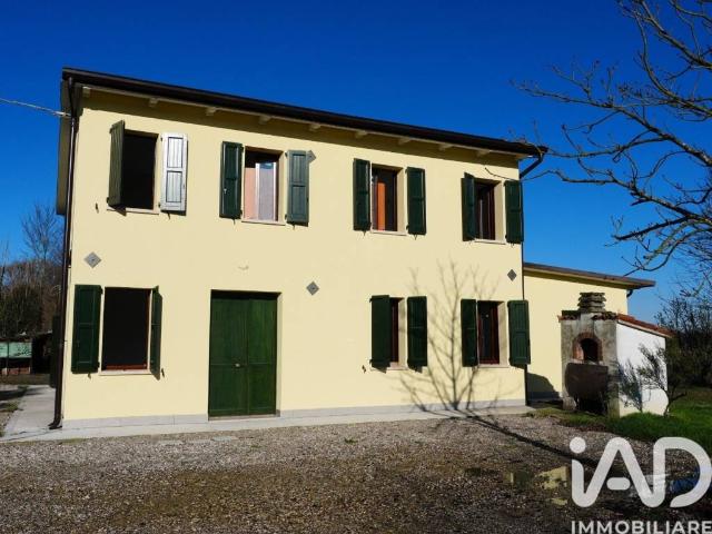 Villa Indipendente in vendita a Unione delle Terre d'Argine, Novi Di Modena