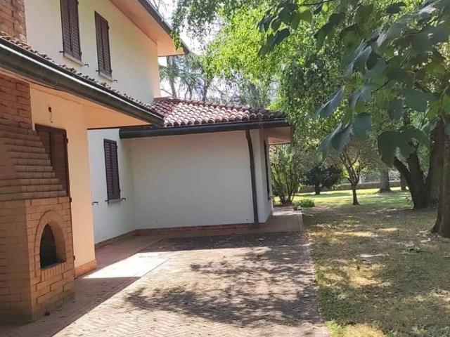 Villa Indipendente in vendita a Unione delle Terre d'Argine, Novi Di Modena
