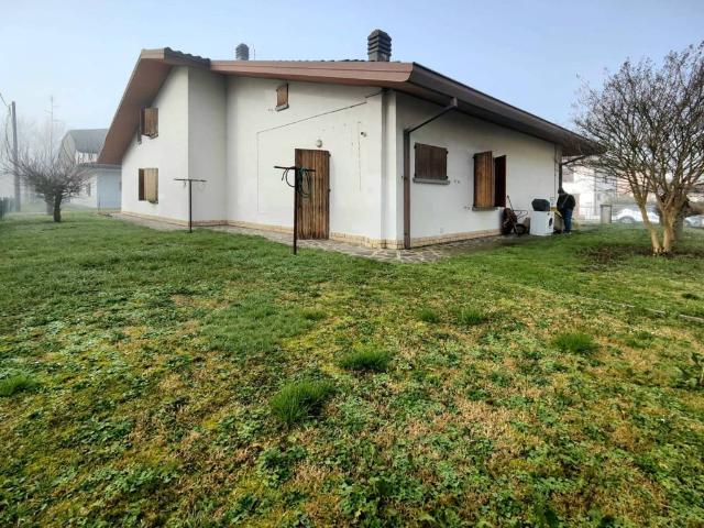 Villa Indipendente in vendita a Unione delle Terre d'Argine, Novi Di Modena