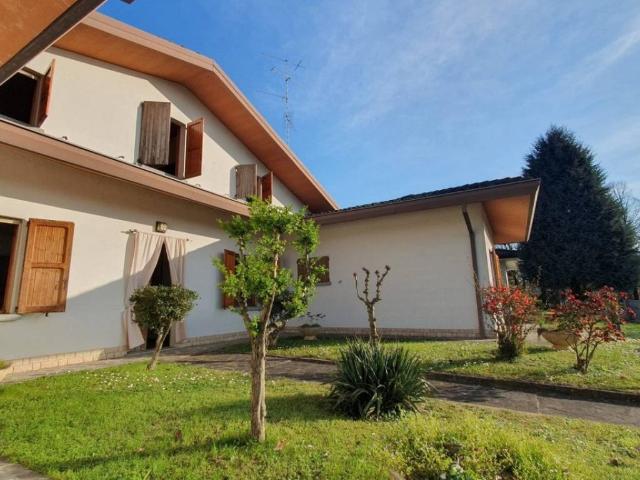 Villa Indipendente in vendita a Unione delle Terre d'Argine, Novi Di Modena