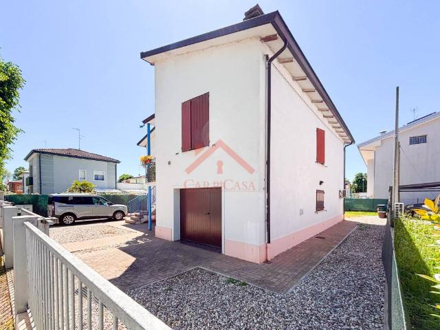 Villa Indipendente in vendita a Unione delle Terre d'Argine, Novi Di Modena