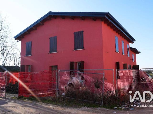 Villa Indipendente in vendita a Unione delle Terre d'Argine, Novi Di Modena
