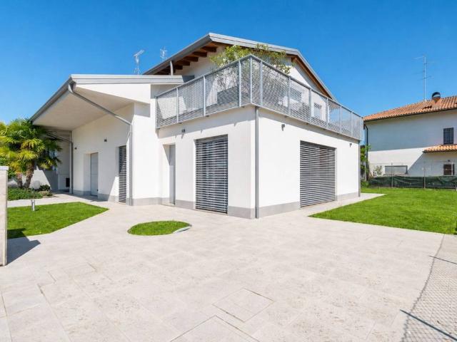 Villa Indipendente in vendita a Unione delle Terre d'Argine, Novi Di Modena