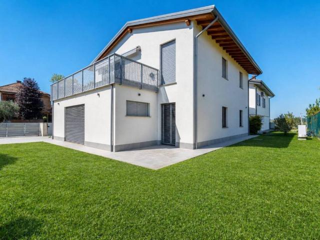 Villa Indipendente in vendita a Unione delle Terre d'Argine, Novi Di Modena