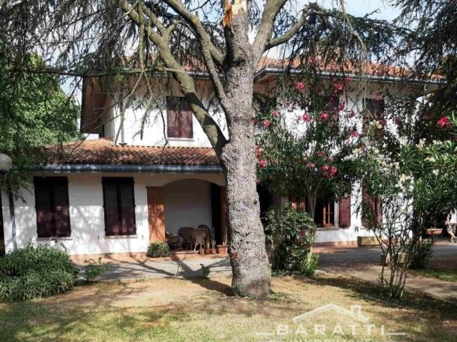 Villa Indipendente in vendita a Unione delle Terre d'Argine, Novi Di Modena