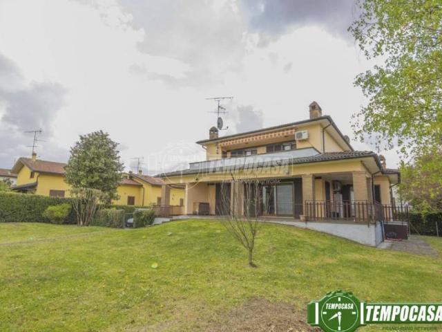 Villa Indipendente in vendita a Unione dei Comuni I Fontanili, Noviglio