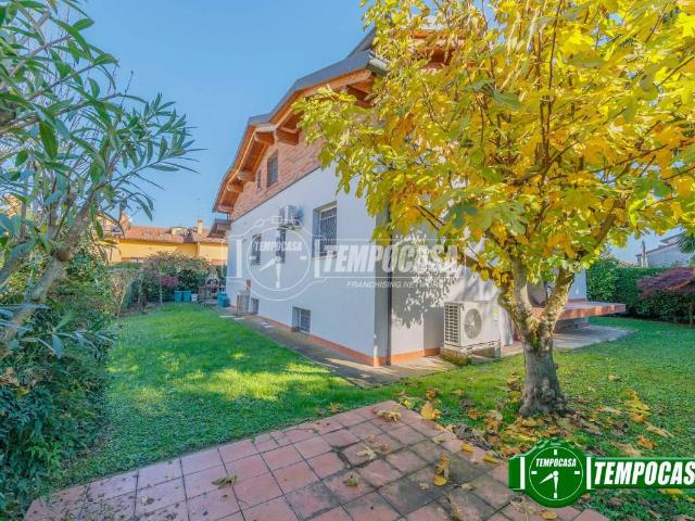 Villa Indipendente in vendita a Unione dei Comuni I Fontanili, Noviglio