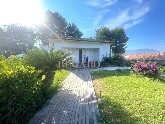Villa Indipendente in vendita a Marche, Ancona