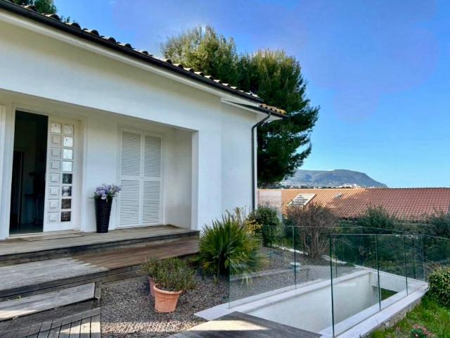 Villa Indipendente in vendita a Marche, Ancona