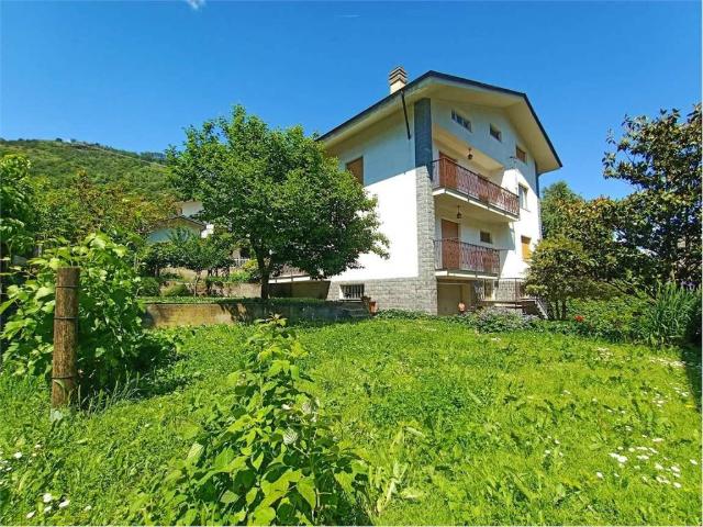 Villa Indipendente in vendita a Nus, Aosta