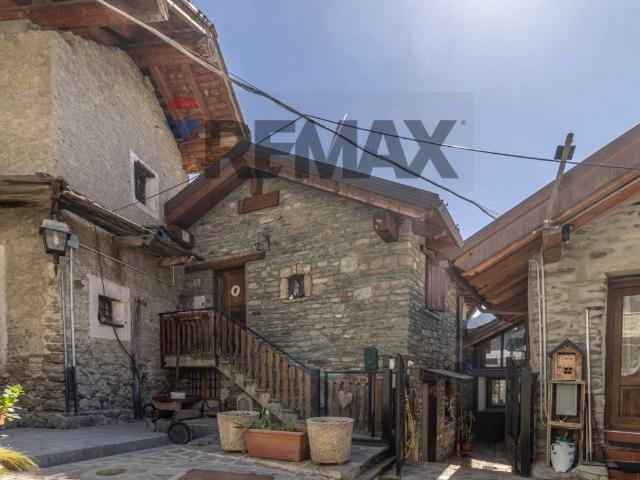 Villa Indipendente in vendita a Nus, Aosta