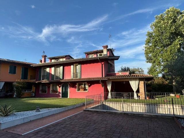 Villa Indipendente in vendita a Nuvolera, Brescia