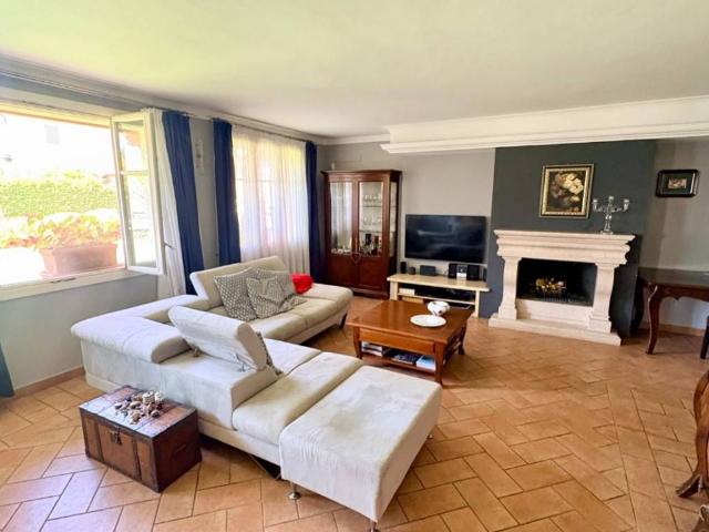 Villa Indipendente in vendita a Nuvolera, Lombardia
