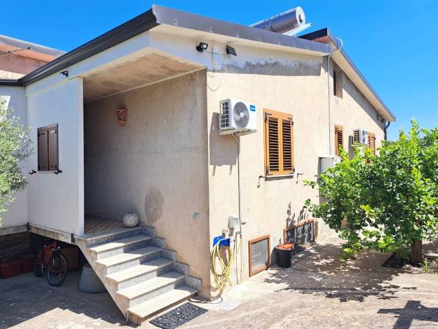 Villa Indipendente in vendita a Nuxis, Sardigna/Sardegna