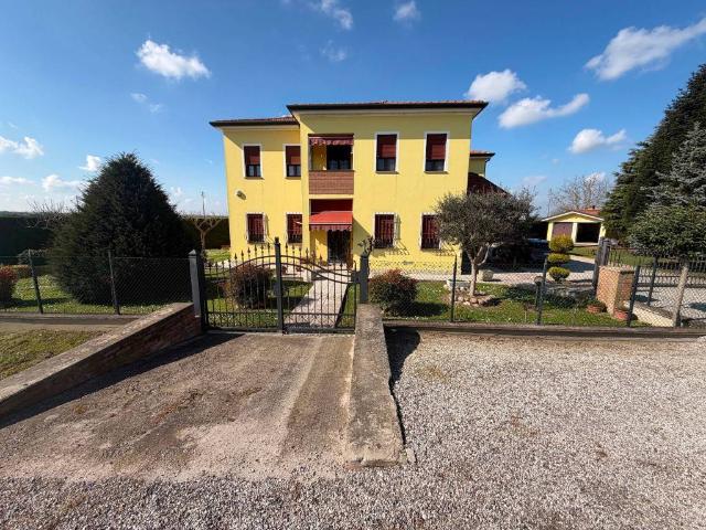 Villa Indipendente in vendita a Occhiobello, Veneto
