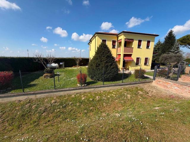 Villa Indipendente in vendita a Occhiobello, Veneto