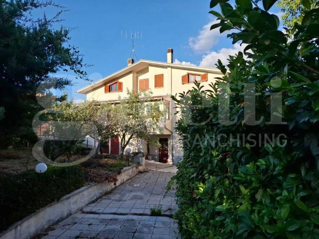 Villa Indipendente in vendita a Ocre, Abruzzo