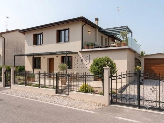 Villa Indipendente in vendita a Oderzo, Veneto