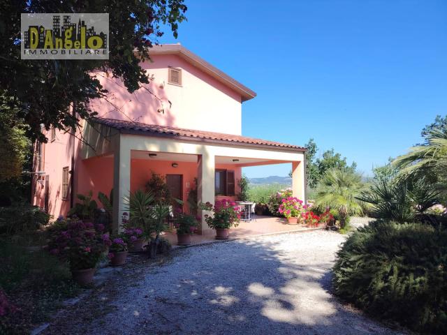 Villa Indipendente in vendita a San Barnaba, Marche