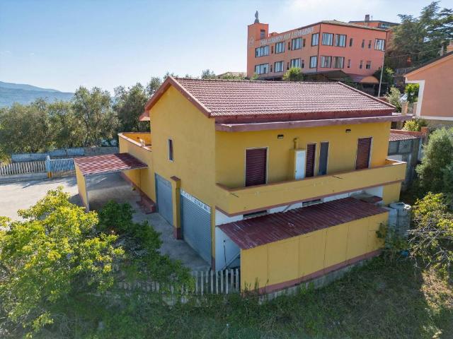 Villa Indipendente in vendita a Ogliastro Cilento, Salerno