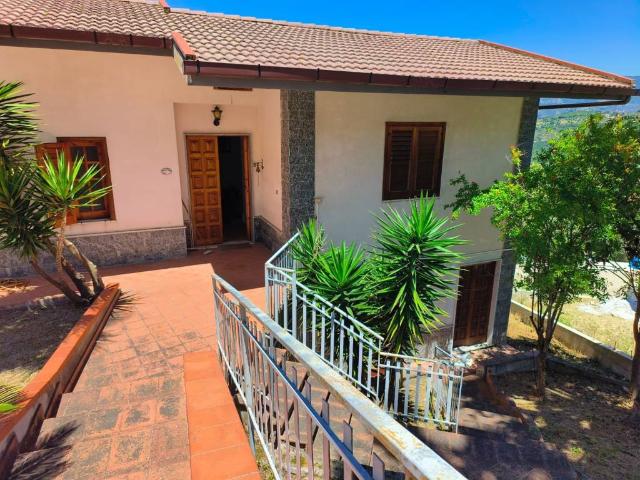 Villa Indipendente in vendita a Ogliastro Cilento, Campania