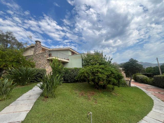 Villa Indipendente in vendita a San Pantaleo, Sardigna/Sardegna