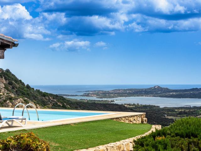 Villa Indipendente in vendita a San Pantaleo, Sardigna/Sardegna