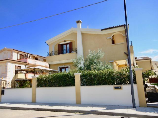 Villa Indipendente in vendita a Sa Minda Noa, San Pantaleo