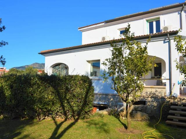 Villa Indipendente in vendita a Sa Minda Noa, San Pantaleo