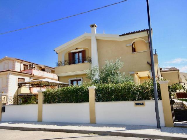 Villa Indipendente in vendita a Sa Minda Noa, San Pantaleo