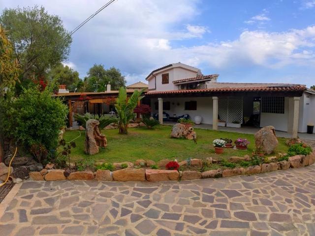 Villa Indipendente in vendita a San Pantaleo, Sardigna/Sardegna