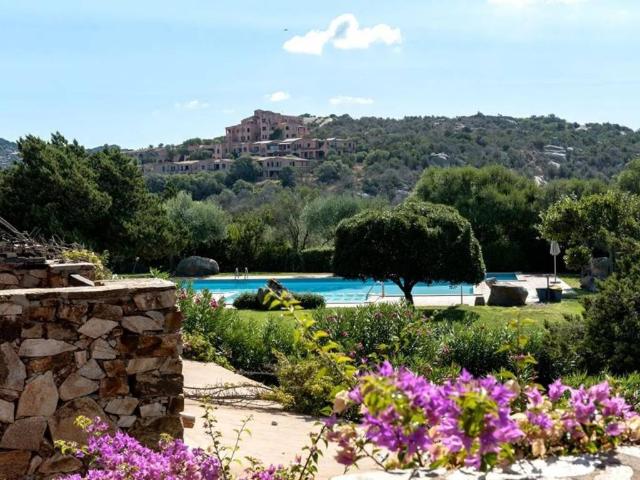 Villa Indipendente in vendita a San Pantaleo, Sassari