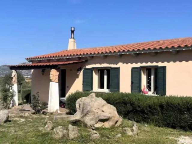 Villa Indipendente in vendita a San Pantaleo, Sassari