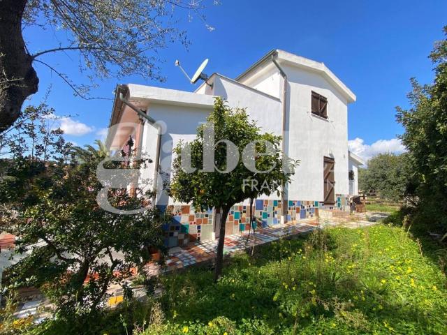 Villa Indipendente in vendita a San Pantaleo, Sassari