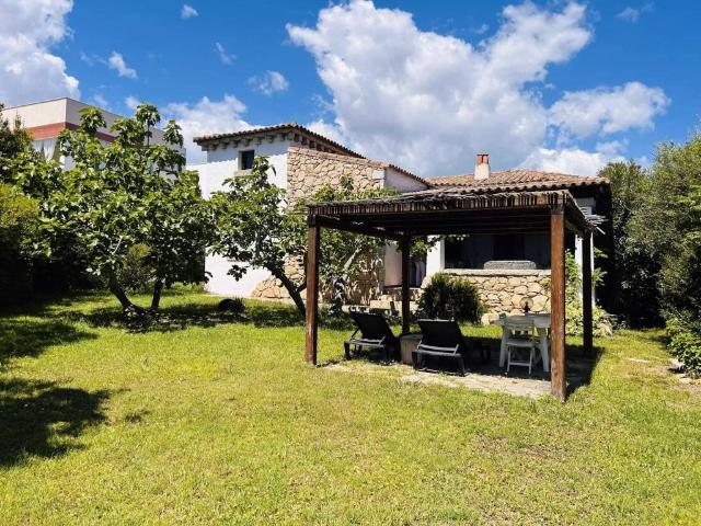 Villa Indipendente in vendita a San Pantaleo, Sassari