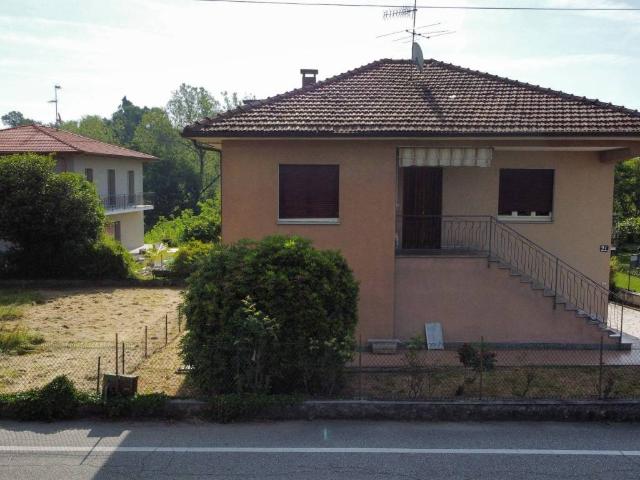 Villa Indipendente in vendita a Oleggio Castello, Novara