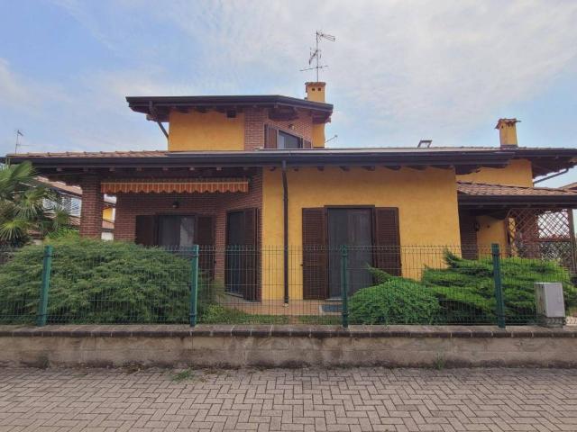 Villa Indipendente in vendita a Santo Stefano, Piemonte