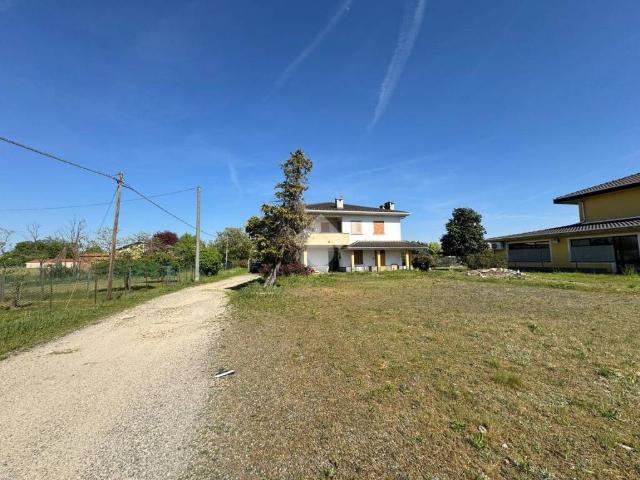 Villa Indipendente in vendita a San Gaudenzio, Piemonte