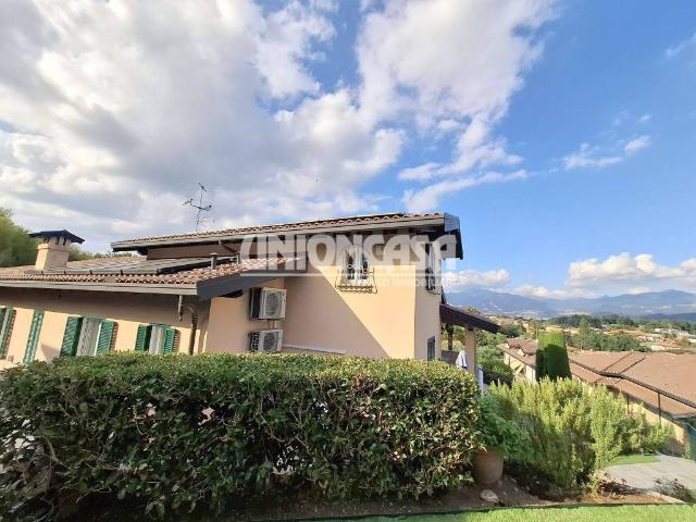 Villa Indipendente in vendita a Cascina del Pè, Faloppio