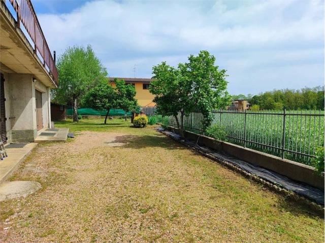 Villa Indipendente in vendita a Cascina del Pè, Faloppio