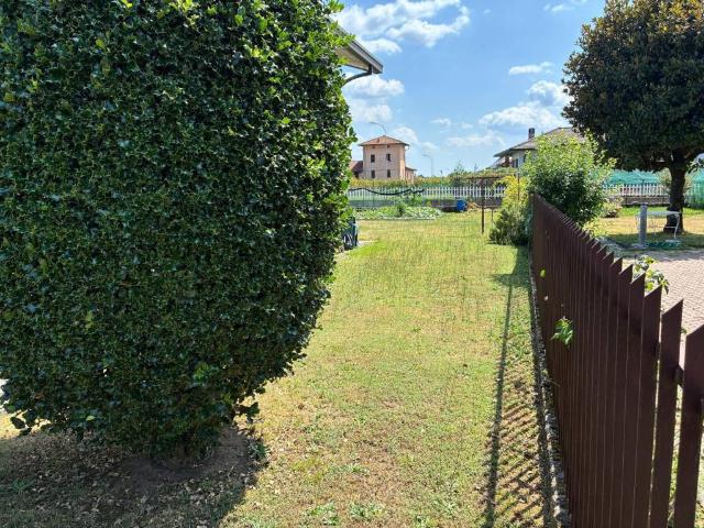 Villa Indipendente in vendita a Mombello, Olgiate Comasco