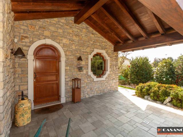 Villa Indipendente in vendita a Somaino, Faloppio