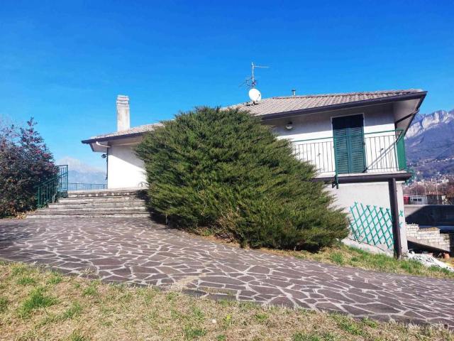 Villa Indipendente in vendita a Santa Maria, Olginate
