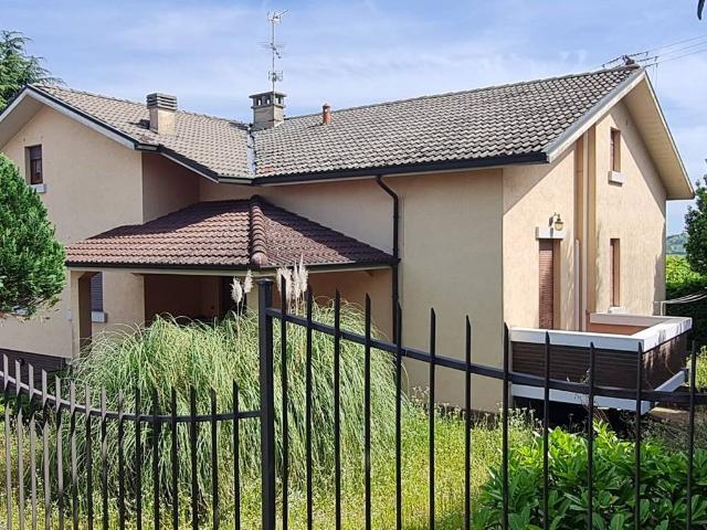 Villa Indipendente in vendita a Oliva Gessi, Lombardia