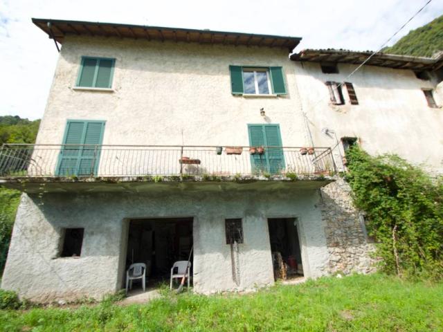 Villa Indipendente in vendita a Oliveto Lario, Lombardia