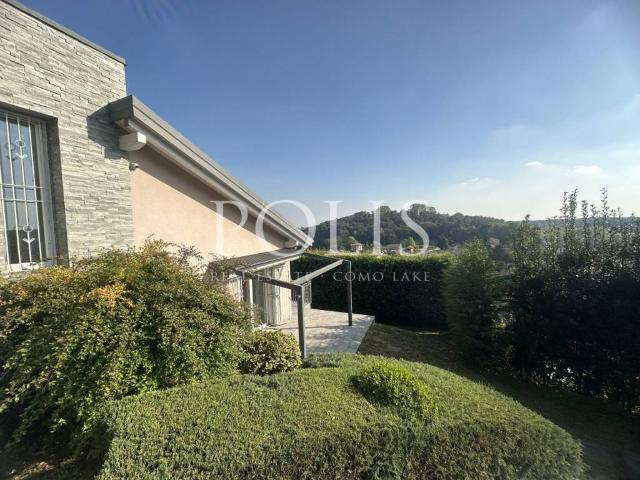 Villa Indipendente in vendita a Oltrona San Mamette, Lombardia