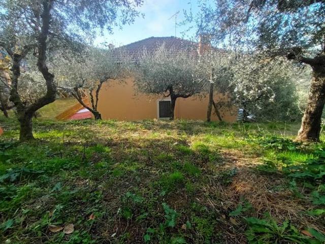 Villa Indipendente in vendita a Bagni Di Lucca Ponte, Toscana
